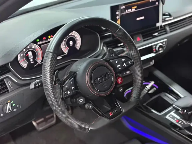 Audi A4L — Фото автомобиля 5