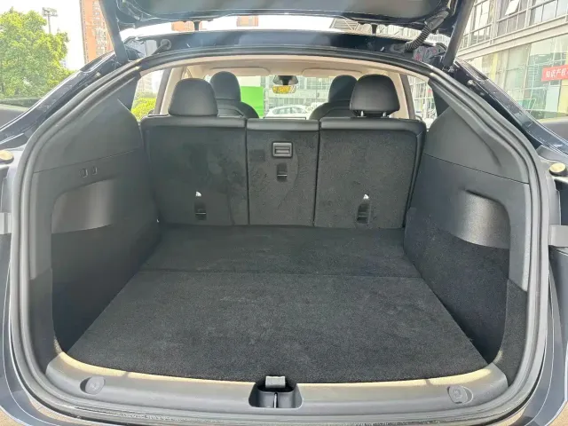 Tesla Model Y — Фото автомобиля 12