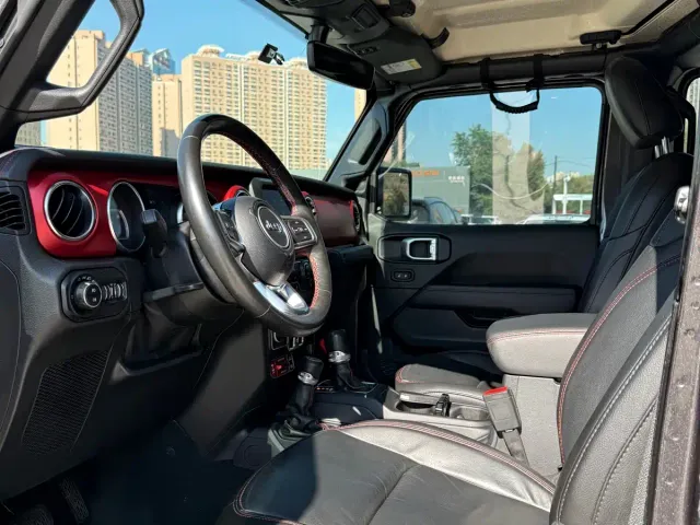 Jeep Wrangler — Фото автомобиля 4