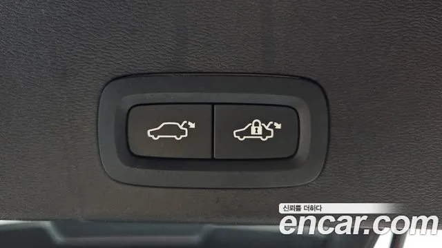Вольво XC40 B4 Black Edition — Фото автомобиля 30