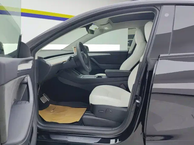 Tesla Model Y — Фото автомобиля 9