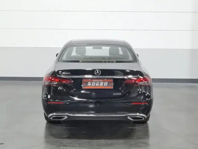 Mercedes-Benz E-Class — Фото автомобиля 4