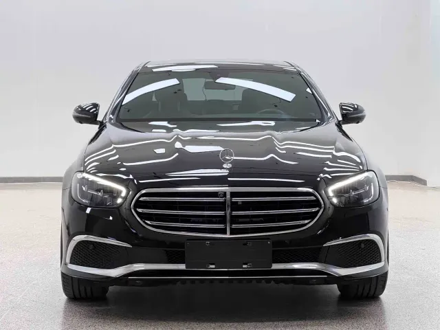 Mercedes-Benz E-Class — Фото автомобиля 2