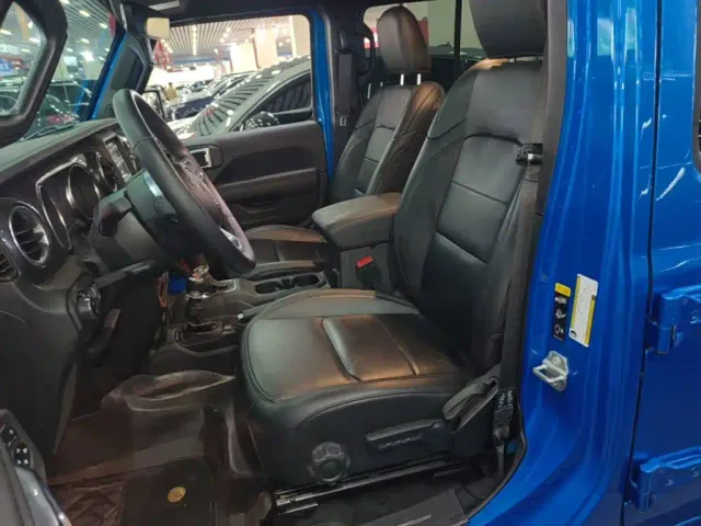 Jeep Wrangler — Фото автомобиля 10