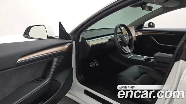 Tesla Model 3 — Фото автомобиля 9