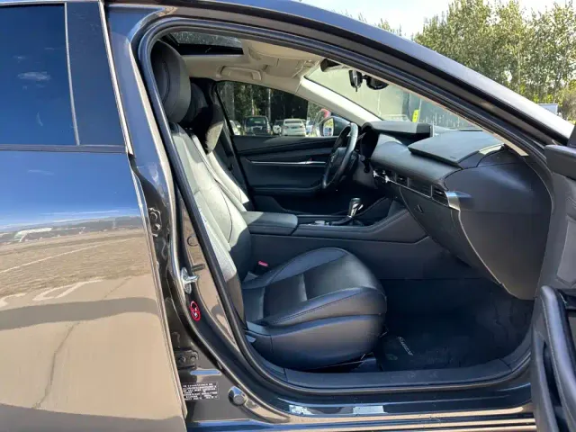 Mazda Axela — Фото автомобиля 15
