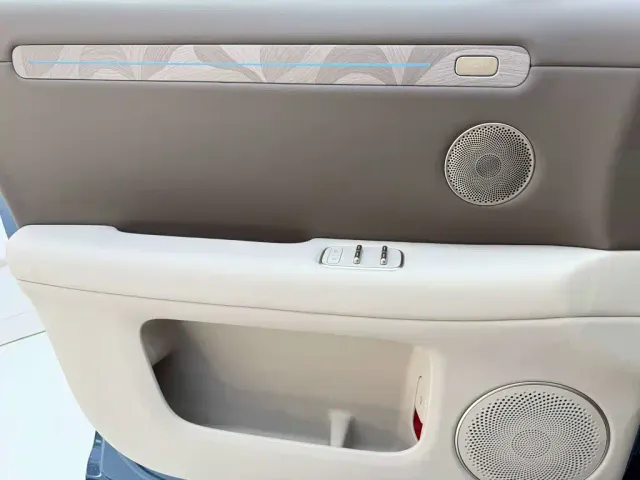 IM Motors LS6 — Фото автомобиля 16
