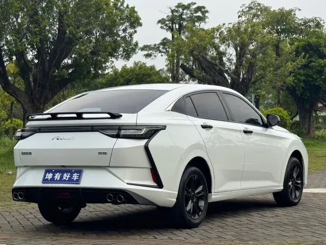 Dongfeng Yixuan — Фото автомобиля 4