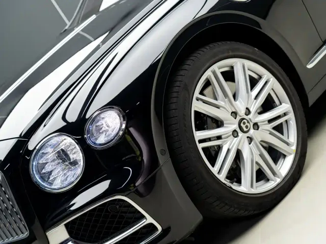 Bentley Flying Spur — Фото автомобиля 3