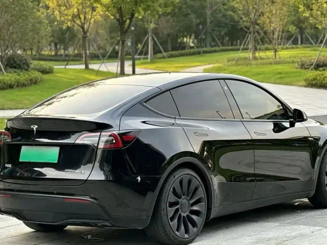 Tesla Model Y — Фото автомобиля 7