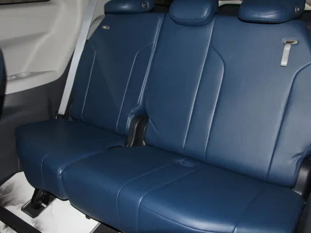 Toyota Sienna — Фото автомобиля 13