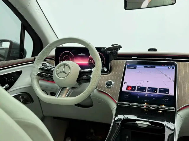 Mercedes-Benz EQE SUV — Фото автомобиля 15