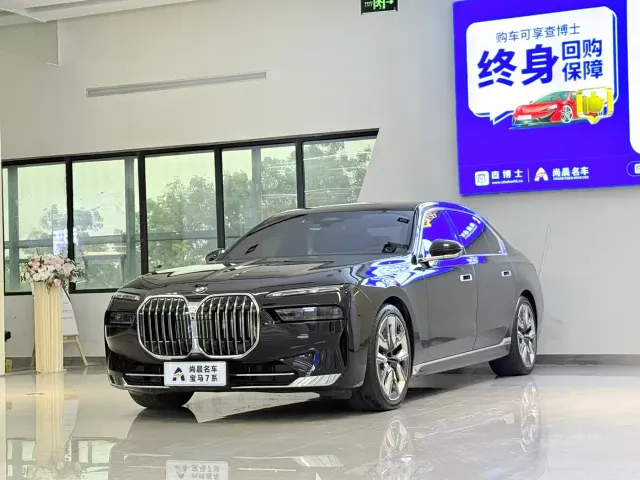 Фотография автомобиля — BMW 7 Series