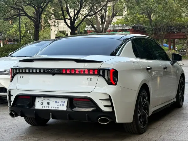 Lynk & Co 03 — Фото автомобиля 16