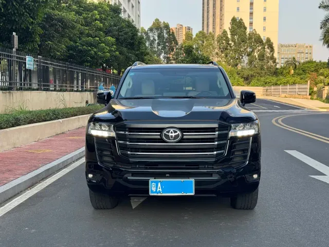 Toyota Land Cruiser — Фото автомобиля 3