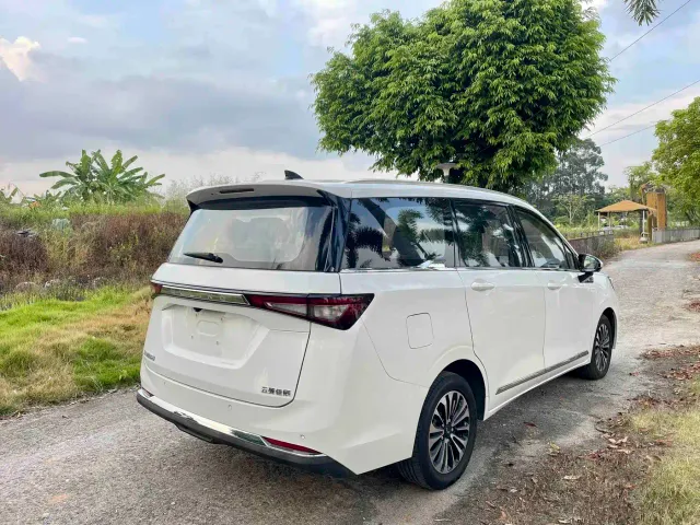 Wuling Jiachen — Фото автомобиля 5