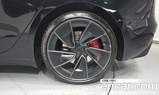 Tesla Model 3 — Фото автомобиля 6
