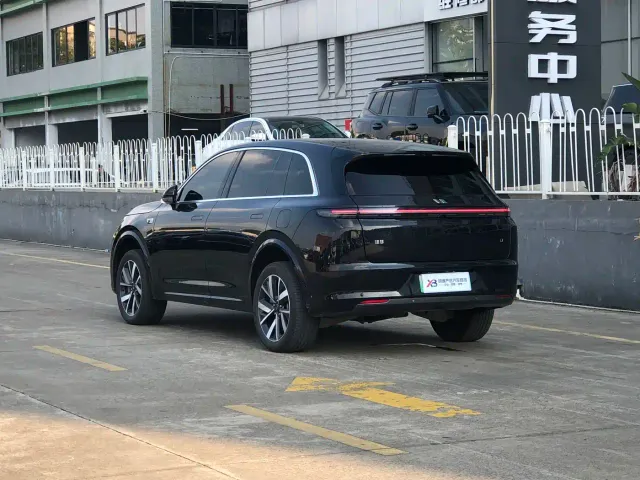 Li Auto L7 — Фото автомобиля 14