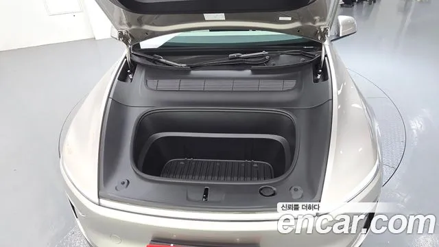 Tesla Model Y — Фото автомобиля 9