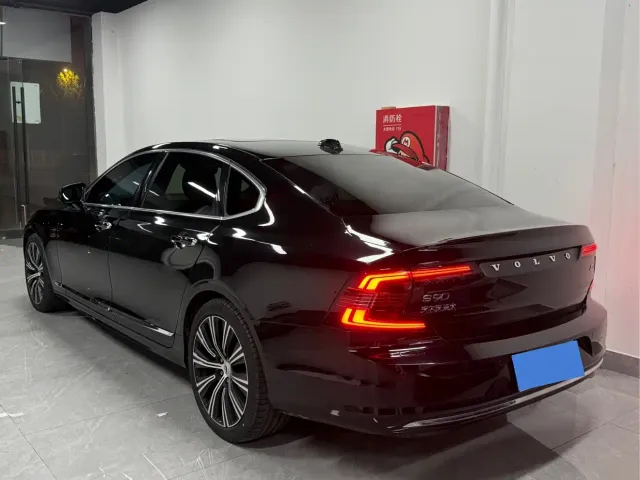 Volvo S90 — Фото автомобиля 3