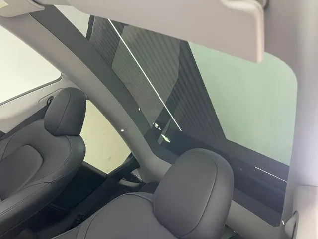 Tesla Model Y — Фото автомобиля 14