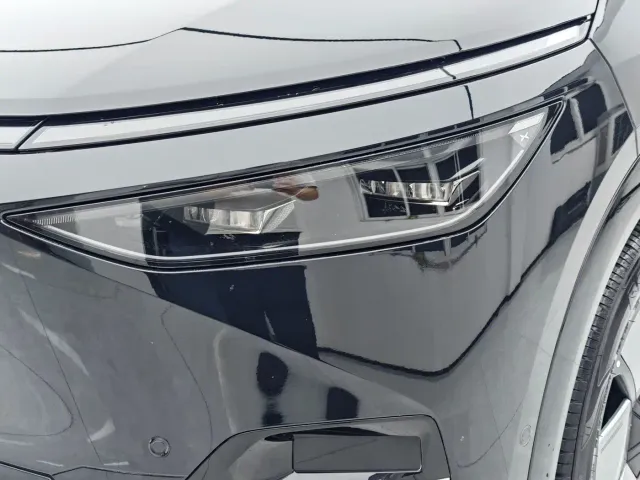 Xpeng X9 — Фото автомобиля 6