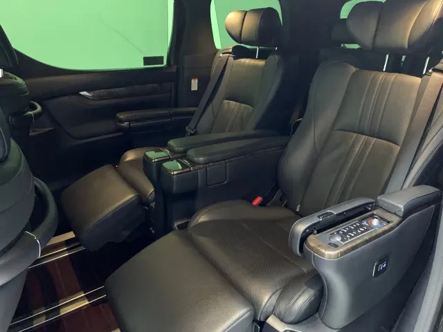 Toyota Vellfire — Фото автомобиля 9