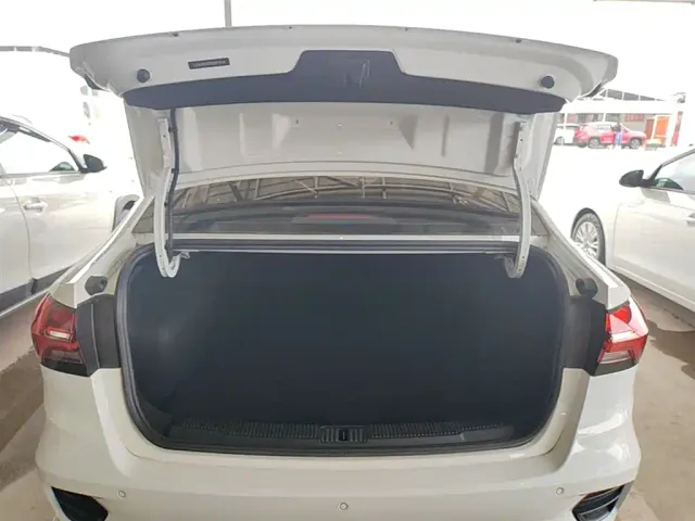 Roewe i5 — Фото автомобиля 18
