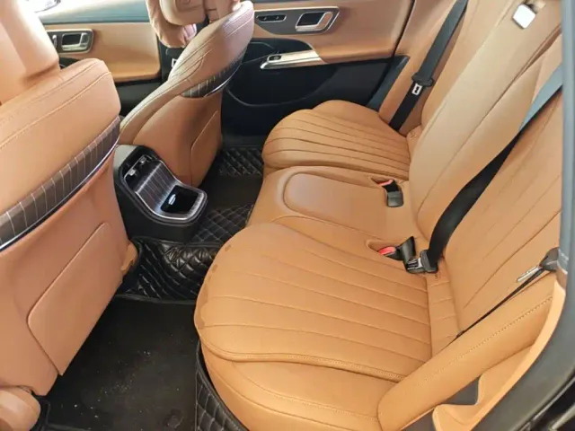 Mercedes-Benz E-Class — Фото автомобиля 16