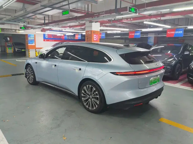 Nio ET5 Touring — Фото автомобиля 9
