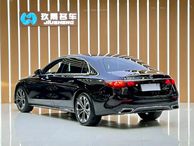Mercedes-Benz E-Class — Фото автомобиля 4