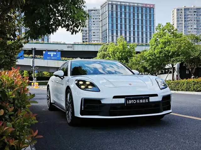 Porsche Panamera — Фото автомобиля 2