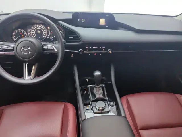 Mazda Axela — Фото автомобиля 13