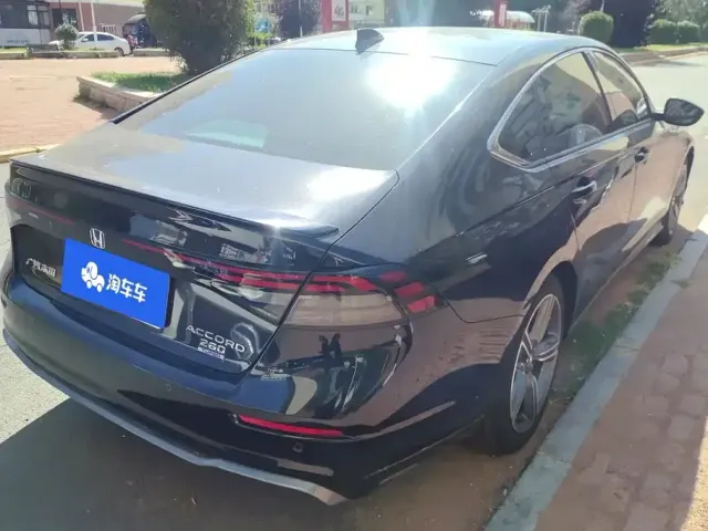 Honda Accord — Фото автомобиля 3
