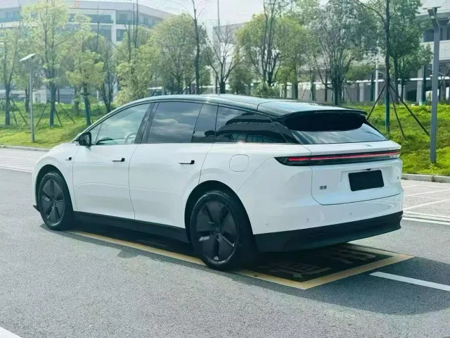 Li Auto i6 — Фото автомобиля 9