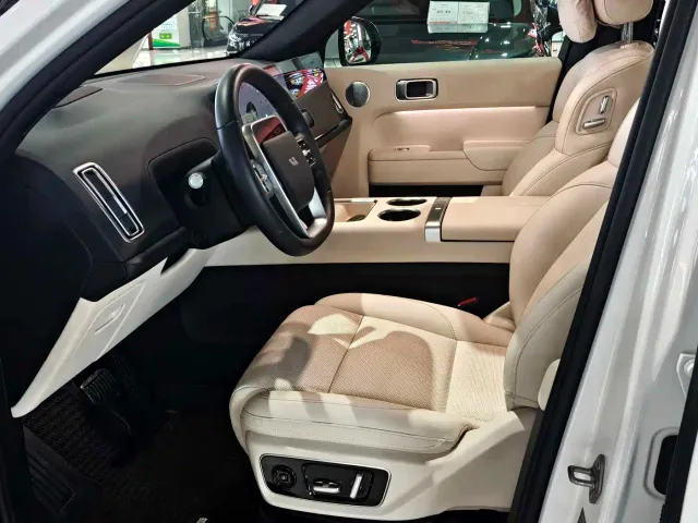 Li Auto L7 — Фото автомобиля 5