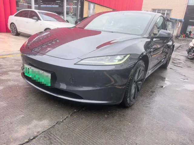 Фотография автомобиля — Tesla Model 3