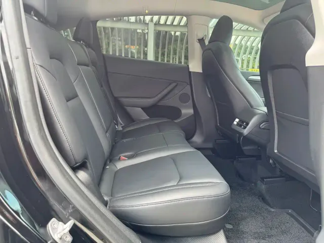Tesla Model Y — Фото автомобиля 16