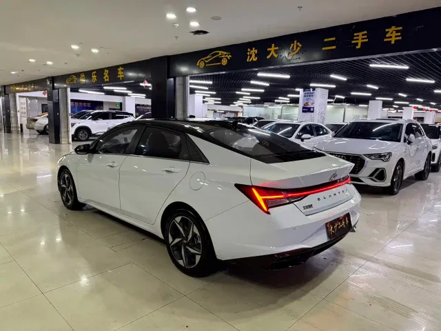 Hyundai Elantra — Фото автомобиля 5
