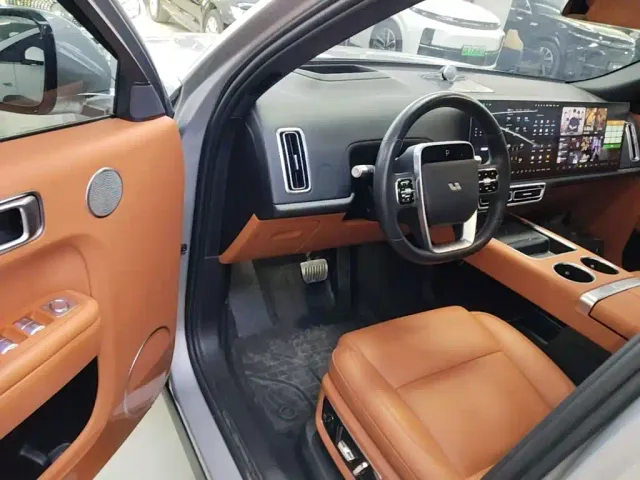 Li Auto L9 — Фото автомобиля 15