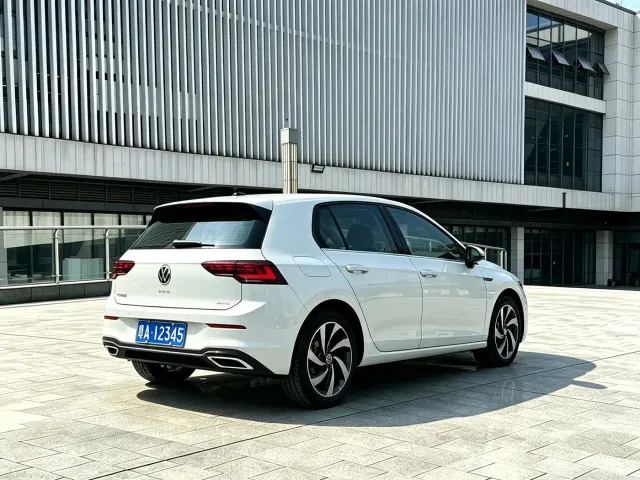 Volkswagen Golf — Фото автомобиля 10