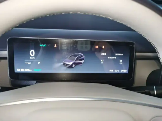 Leapmotor B10 — Фото автомобиля 11