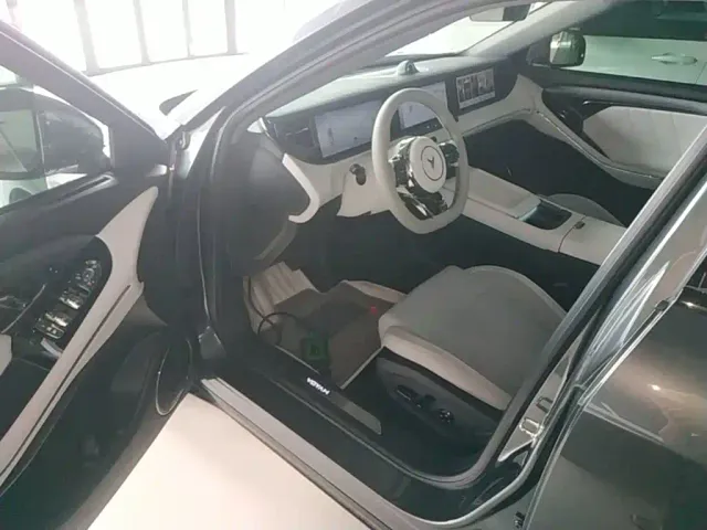 Voyah Auto VOYAH FREE 2025 318 318km RWD Touring Edition — Фото автомобиля 15
