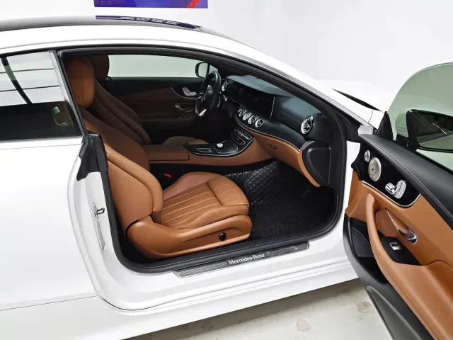 Mercedes-Benz E-Class — Фото автомобиля 10