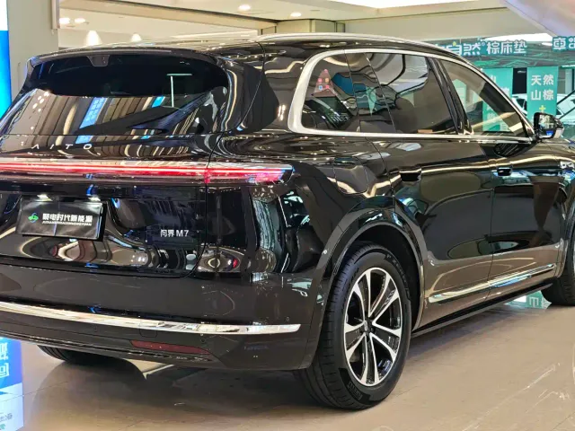 Aito M7 — Фото автомобиля 18
