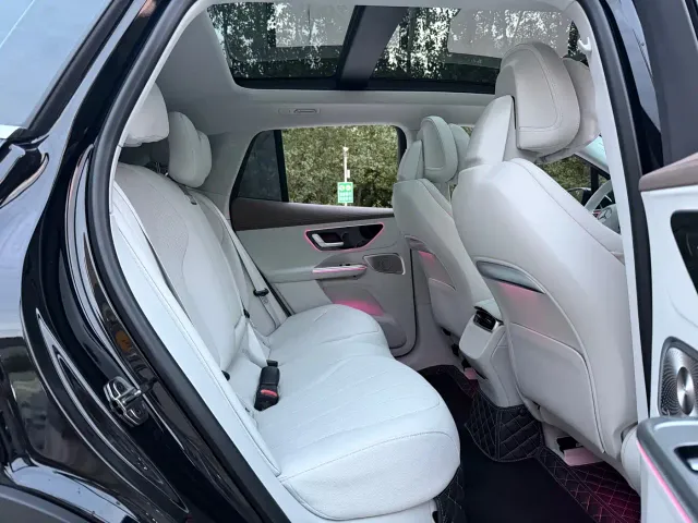 Mercedes-Benz EQE SUV — Фото автомобиля 12