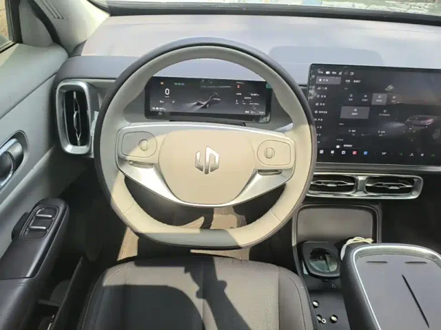 Leapmotor B10 — Фото автомобиля 6