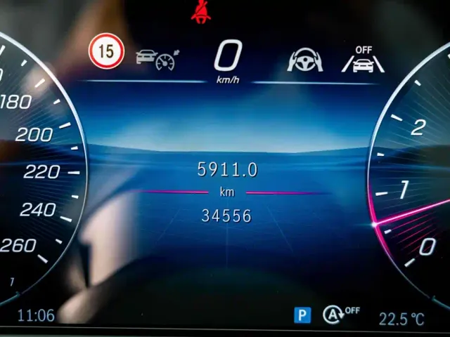 Mercedes-Benz E-Class — Фото автомобиля 10