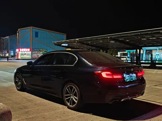 BMW 5 Series — Фото автомобиля 12