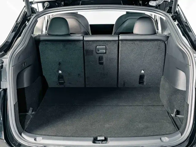Tesla Model Y — Фото автомобиля 23